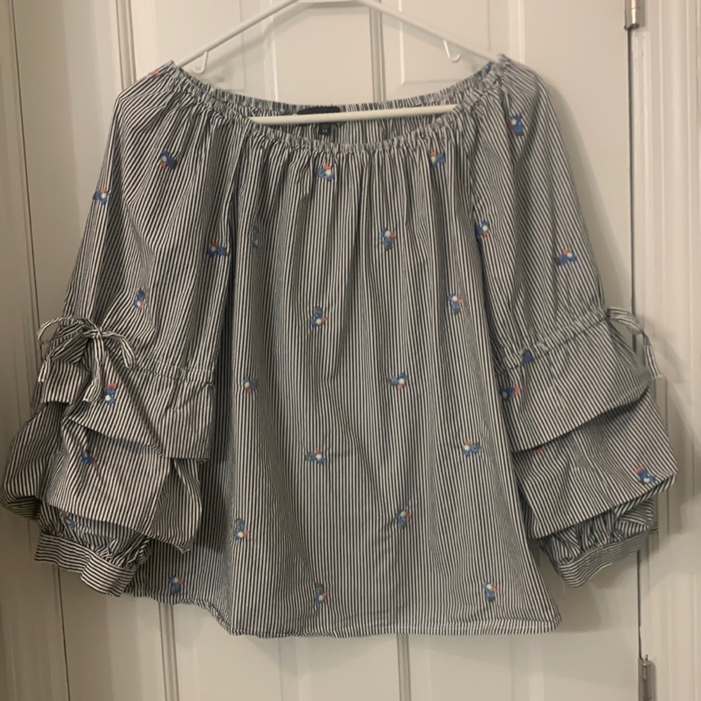 Sanctuary - Nordstroms fancy sleeve top with embroidery gray white stripe